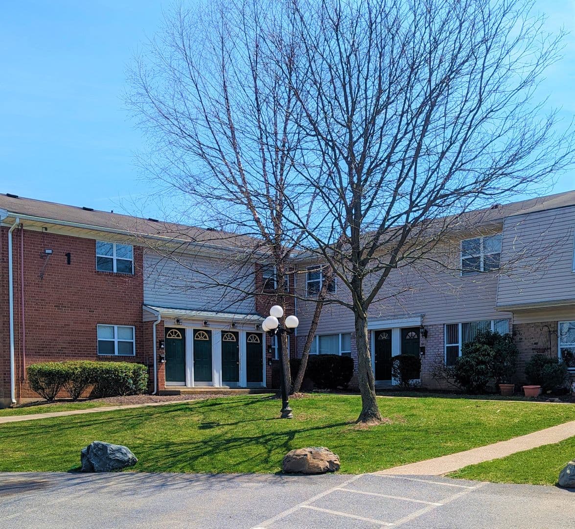 Easton Apartment: 1011 George Street