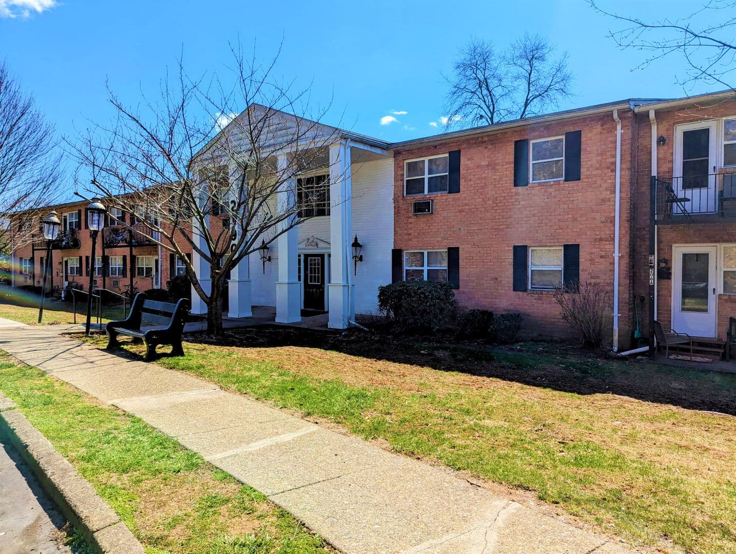 Easton Apartment: 2150/2170/2190 Gateway Terrace