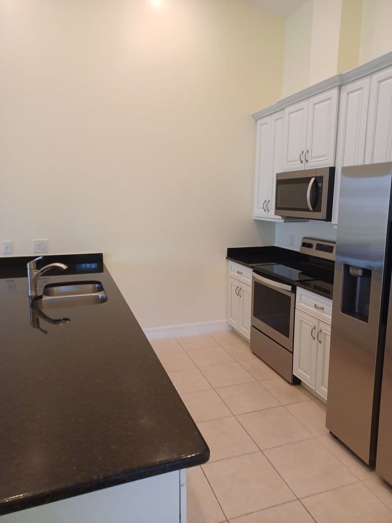 Cape Coral Multiplex: 1725 SW 32nd Terr - 1725 SW 32nd Terr