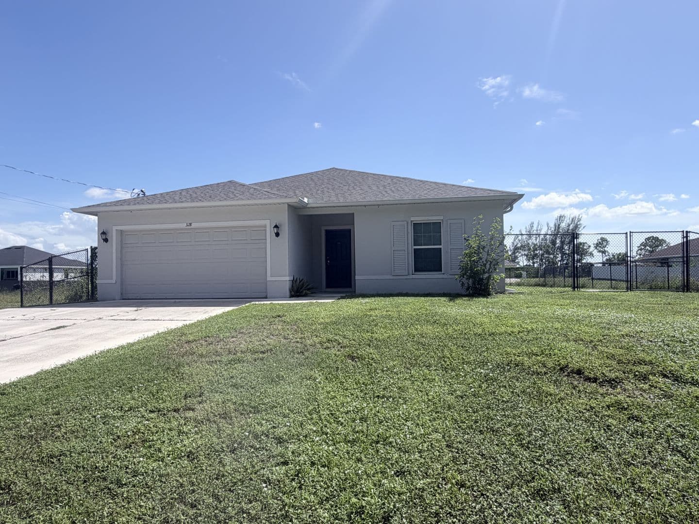 Cape Coral House: 328 Jacaranda Pkwy E