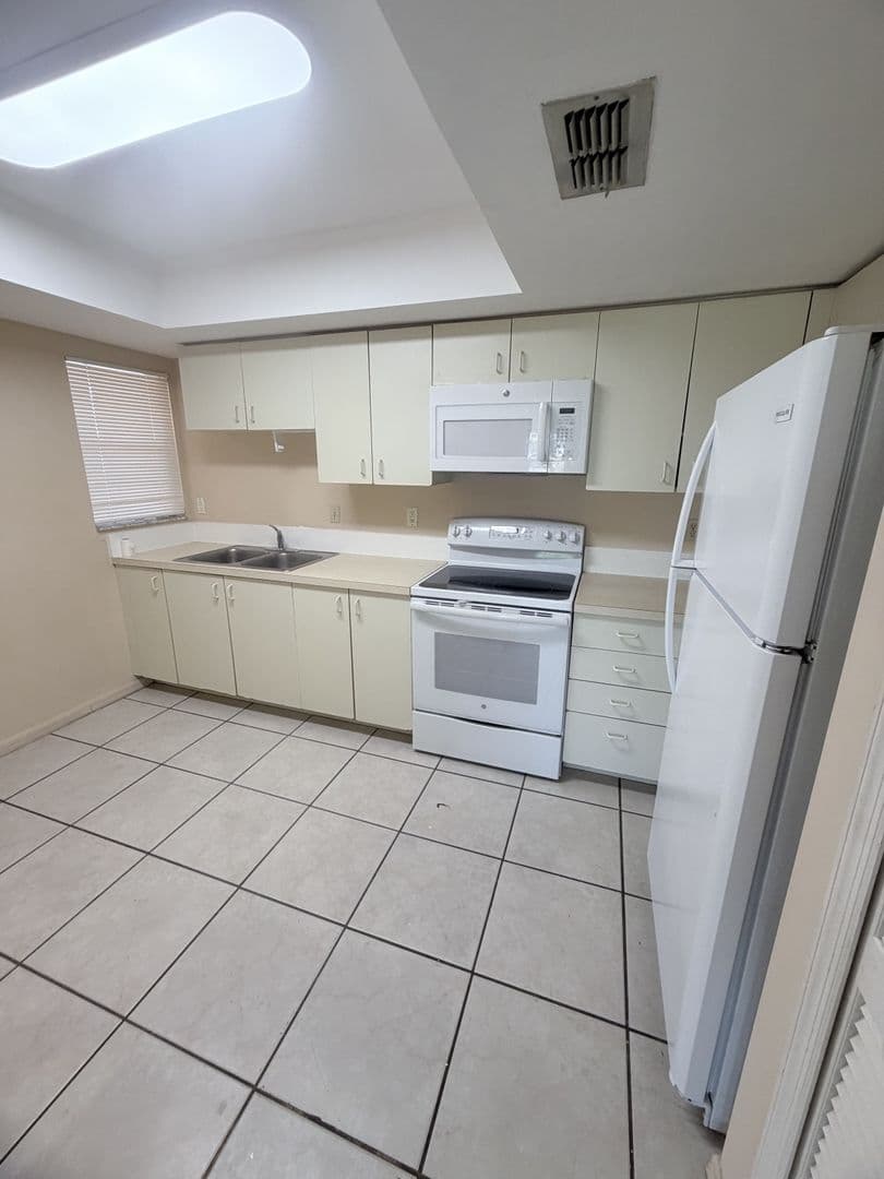 Cape Coral Apartment: 708 SE 47th St