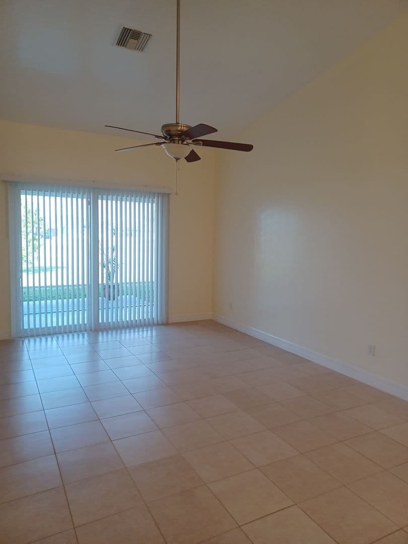 Cape Coral Multiplex: 1725 SW 32nd Terr - 1725 SW 32nd Terr