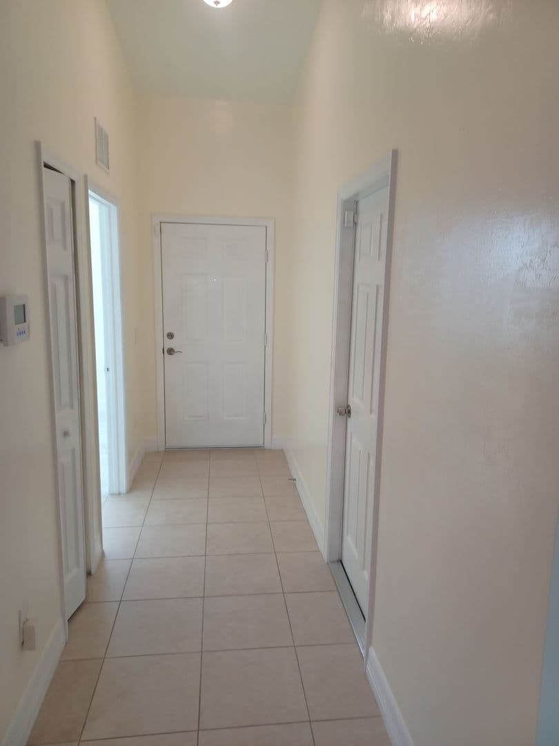 Cape Coral Multiplex: 1725 SW 32nd Terr - 1725 SW 32nd Terr