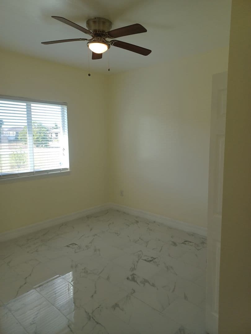 Cape Coral Multiplex: 1725 SW 32nd Terr - 1725 SW 32nd Terr