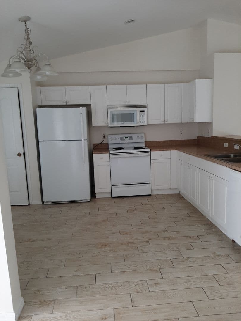 Cape Coral House: 1302 NW Juanita Place