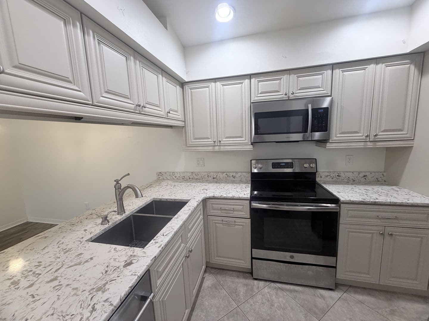 Fort Myers House: 13205 Whitehaven Ln #1608