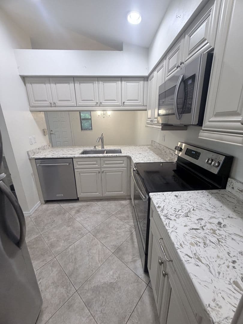 Fort Myers House: 13205 Whitehaven Ln #1608