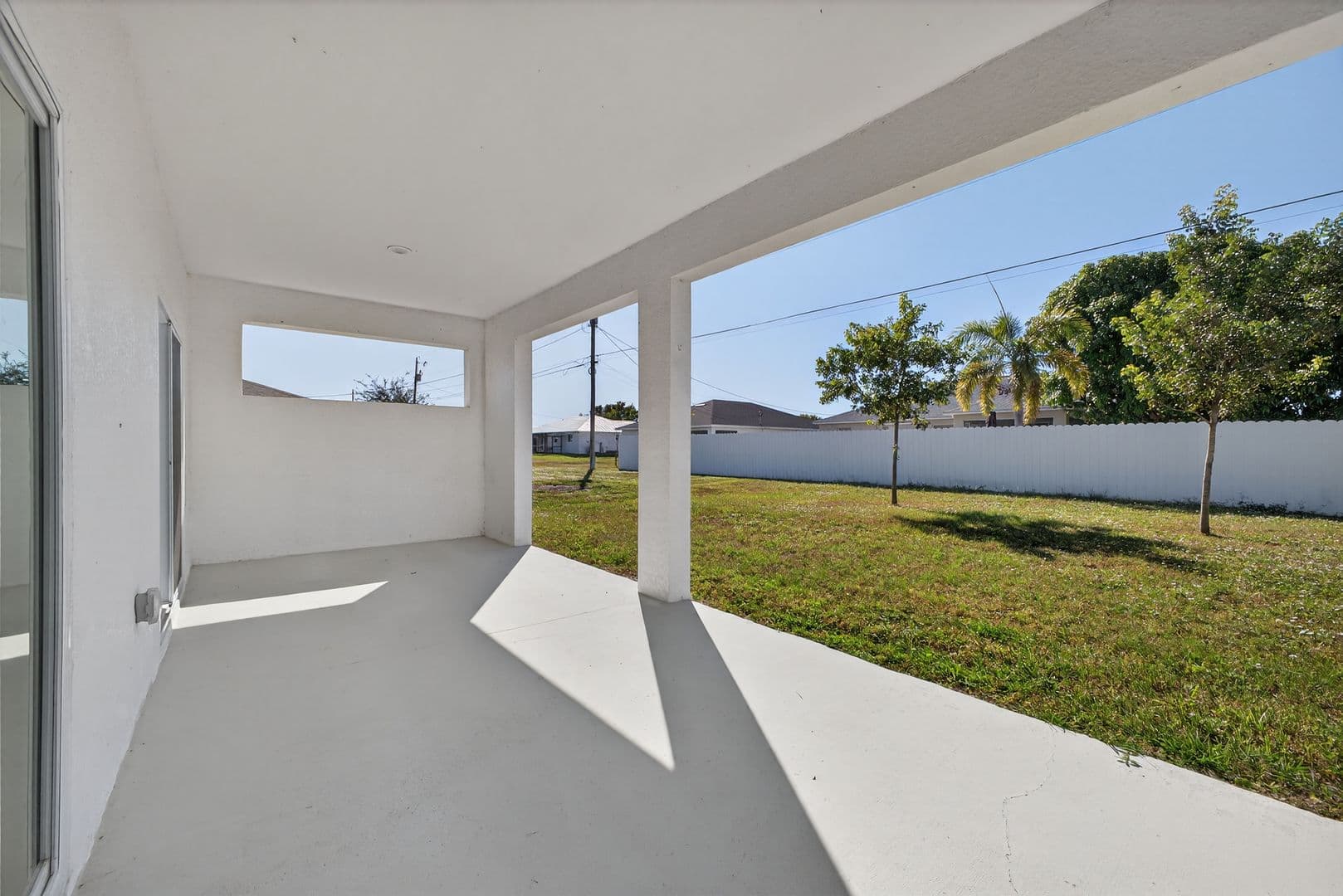 CAPE CORAL House: 204 NW 1ST ST
