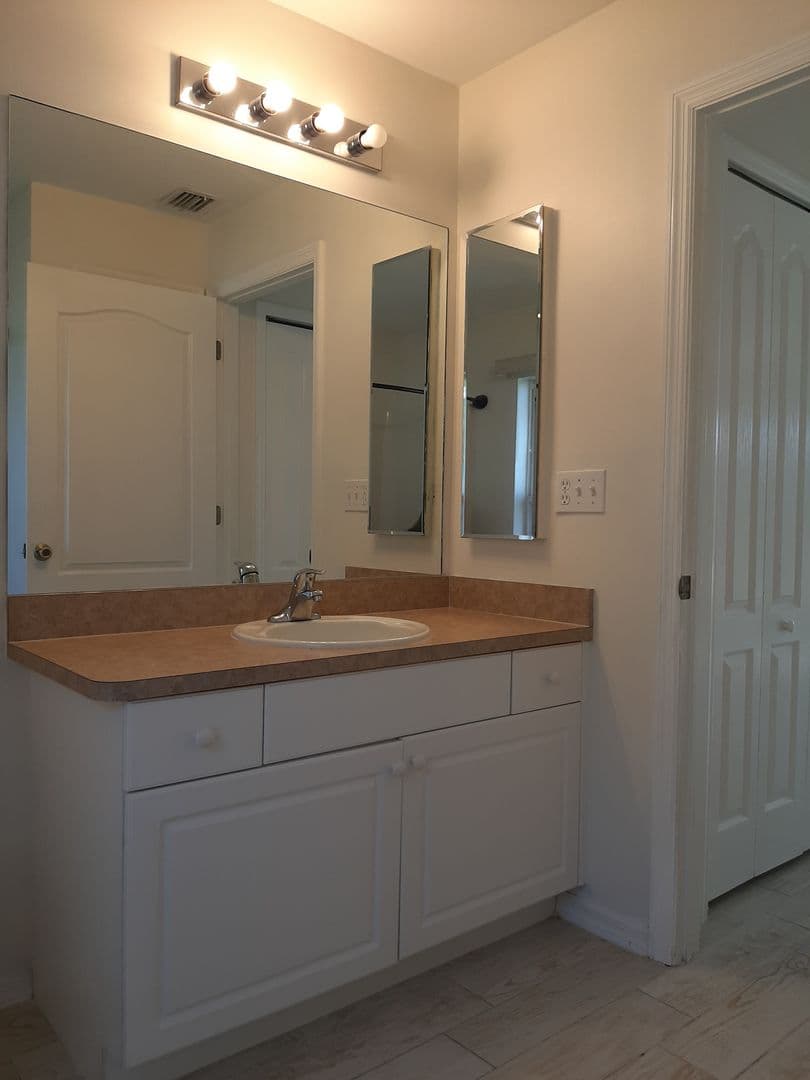 Cape Coral House: 1302 NW Juanita Place