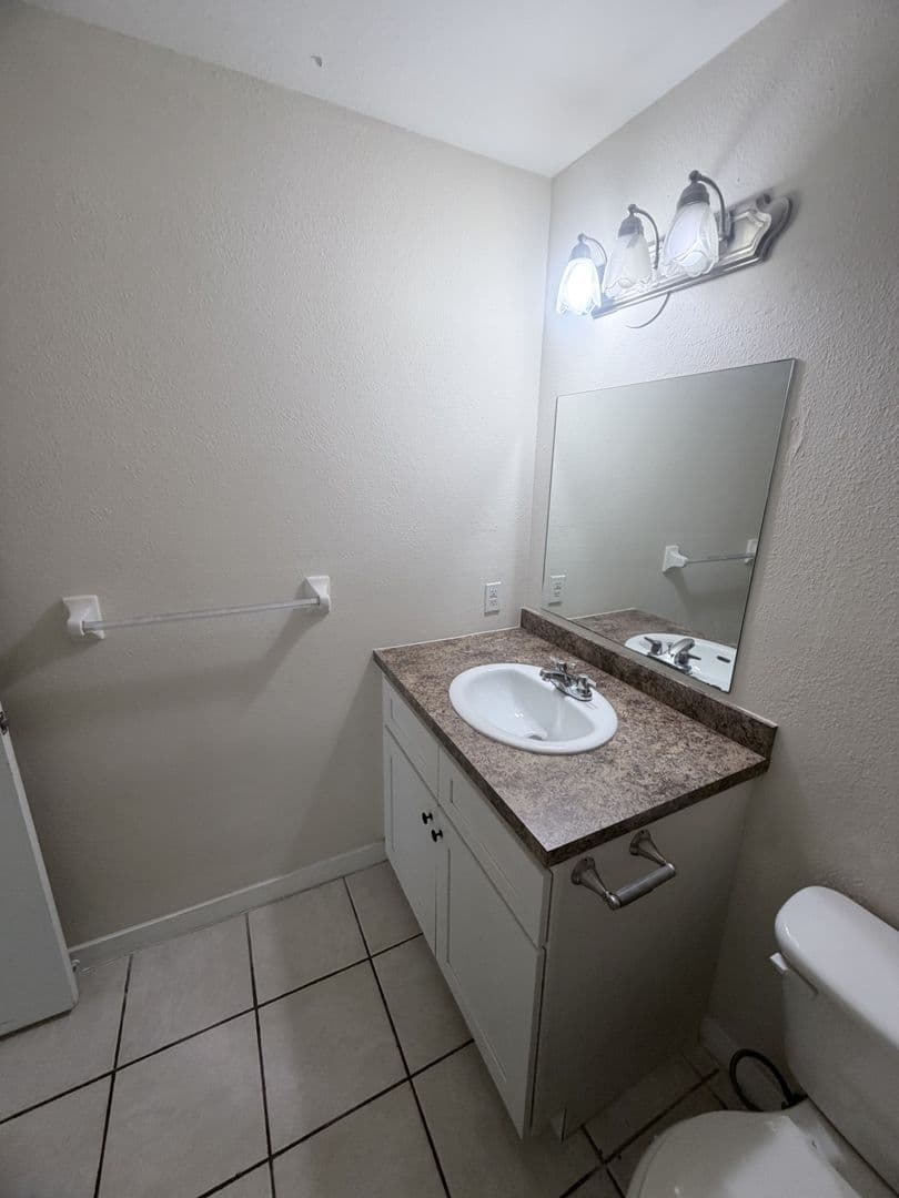 Cape Coral Apartment: 5004 Chiquita Blvd S