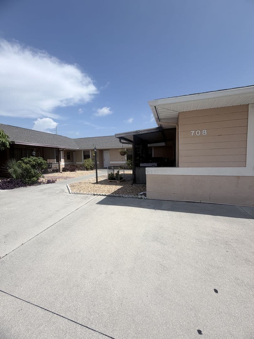 Cape Coral Apartment: 708 SE 47th St