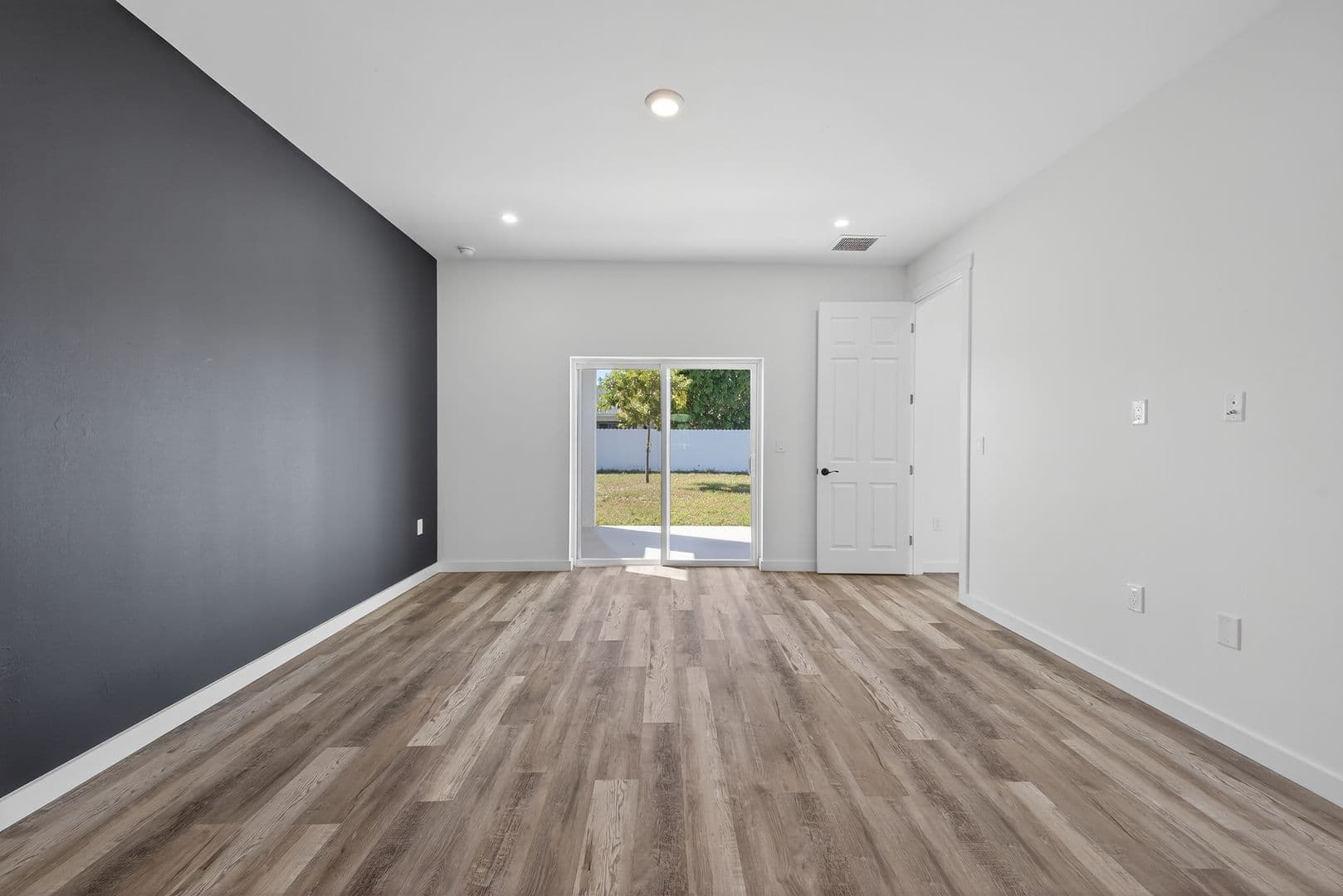 CAPE CORAL House: 204 NW 1ST ST