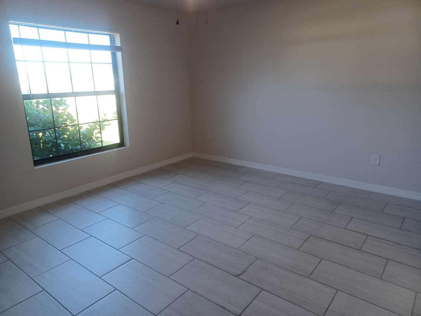 Cape Coral House: 637 NE 5th Ave