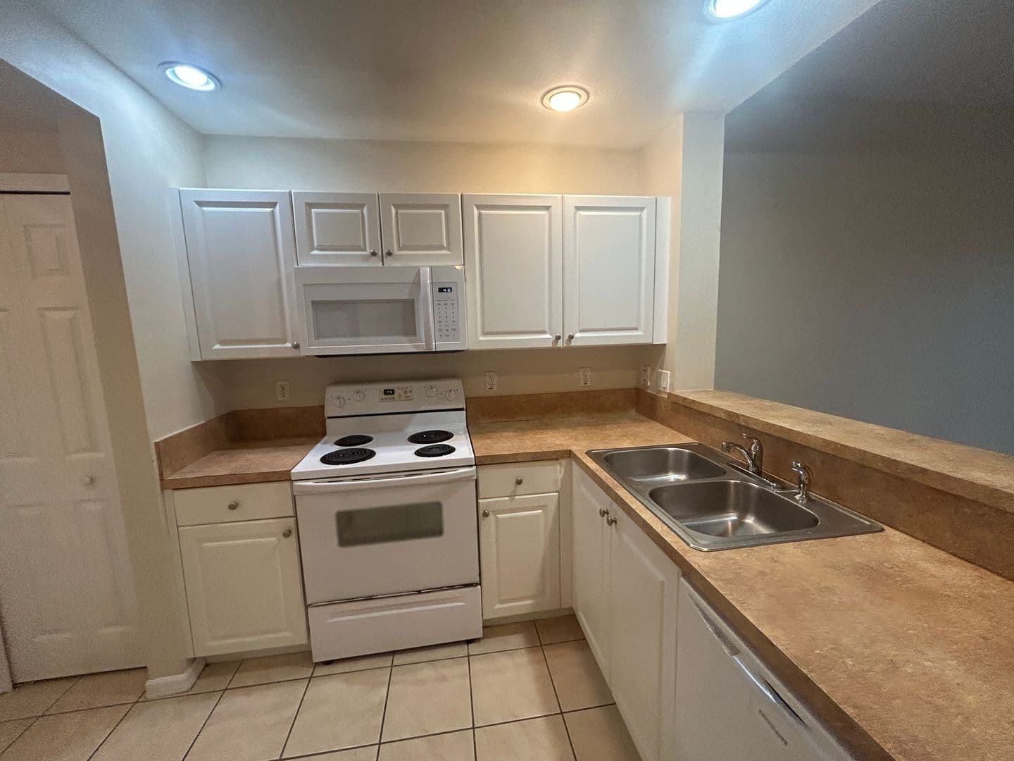 Fort Myers House: 4255 Liron Avenue #102