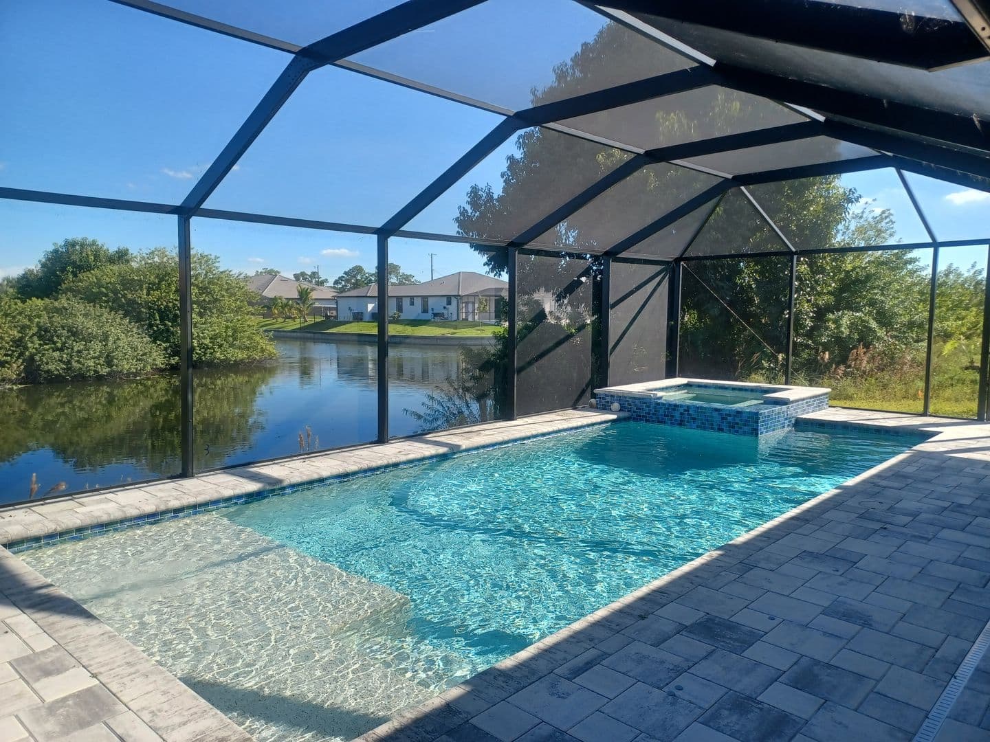 Cape Coral House: 637 NE 5th Ave