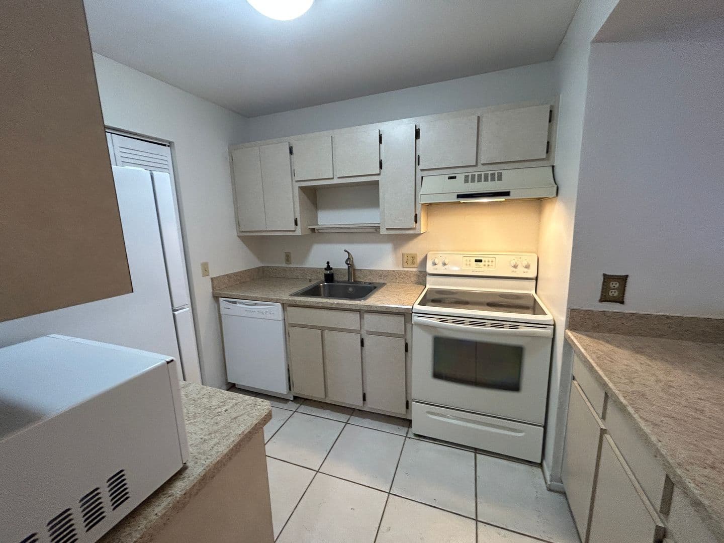 Fort Myers House: 6494 Royal Woods Dr 2