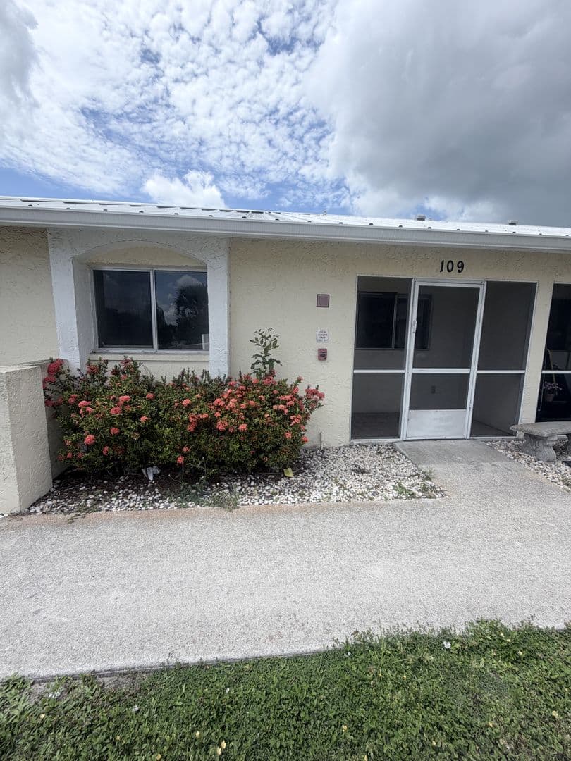 Cape Coral Apartment: 5004 Chiquita Blvd S