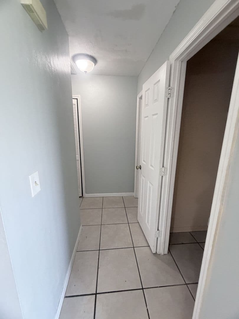Cape Coral Apartment: 708 SE 47th St