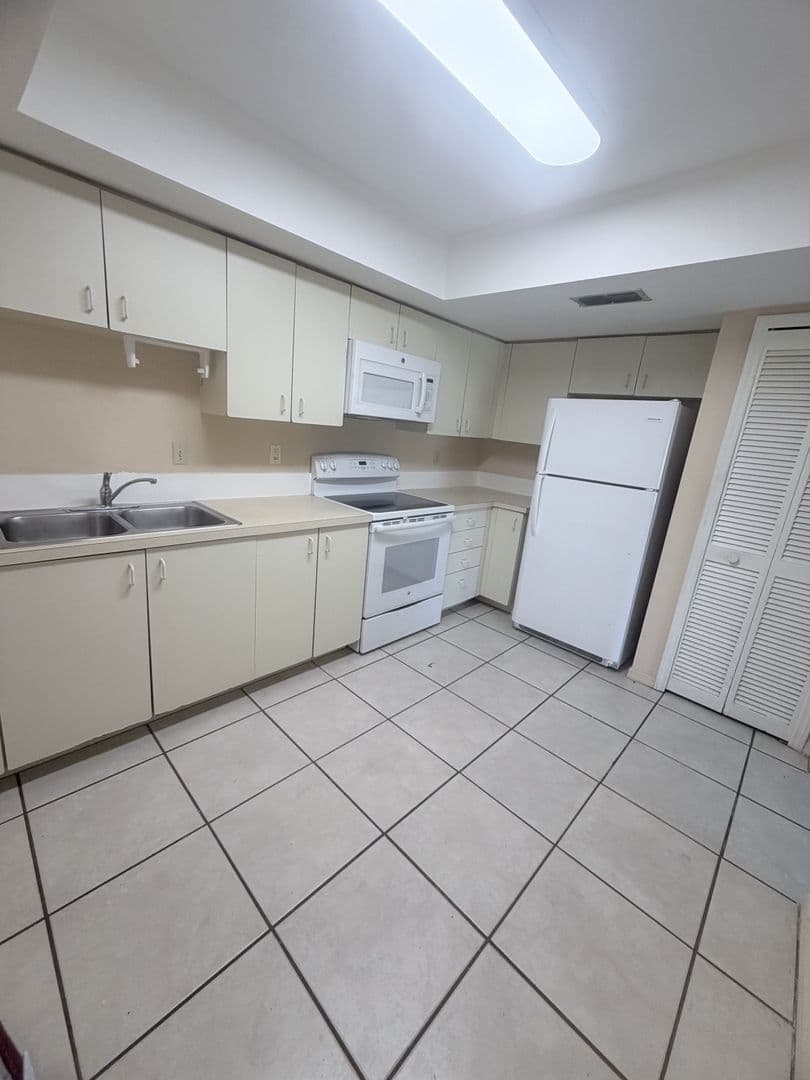 Cape Coral Apartment: 708 SE 47th St