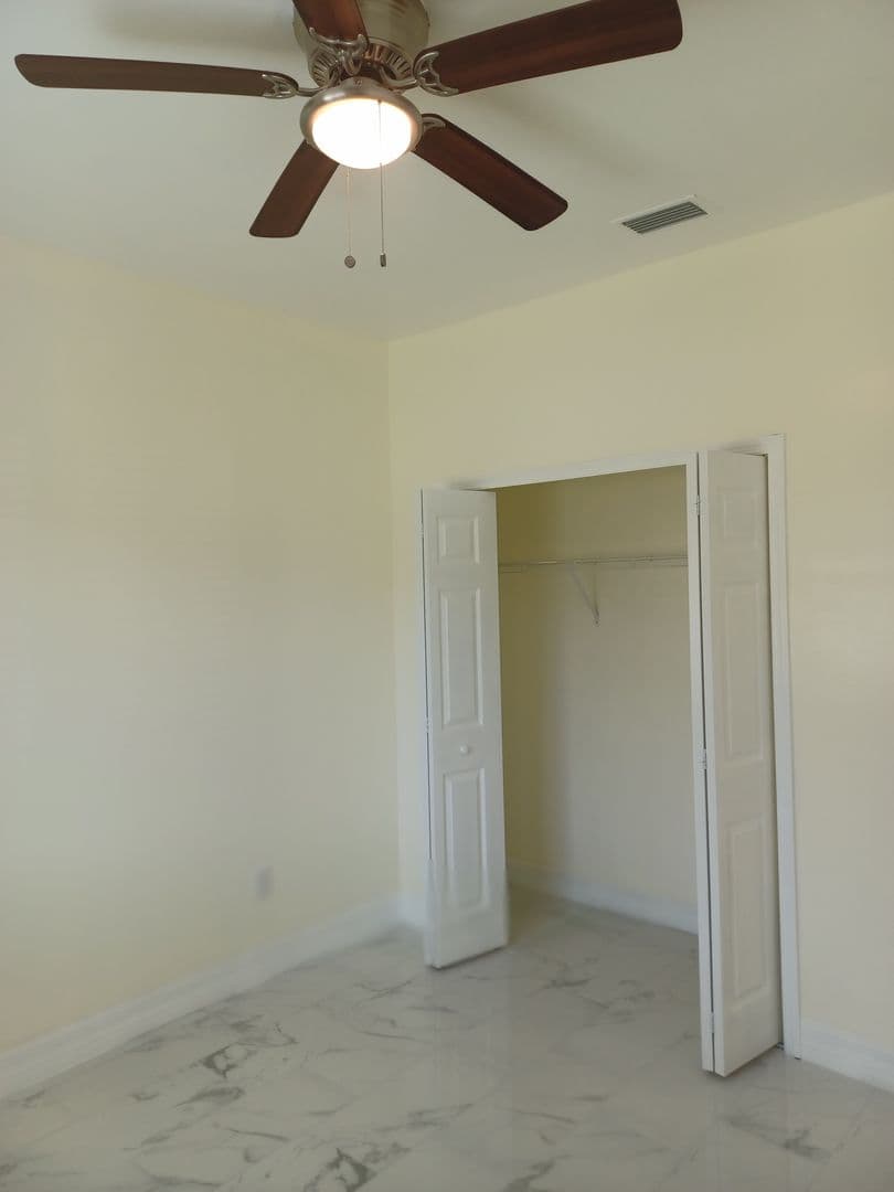 Cape Coral Multiplex: 1725 SW 32nd Terr - 1725 SW 32nd Terr