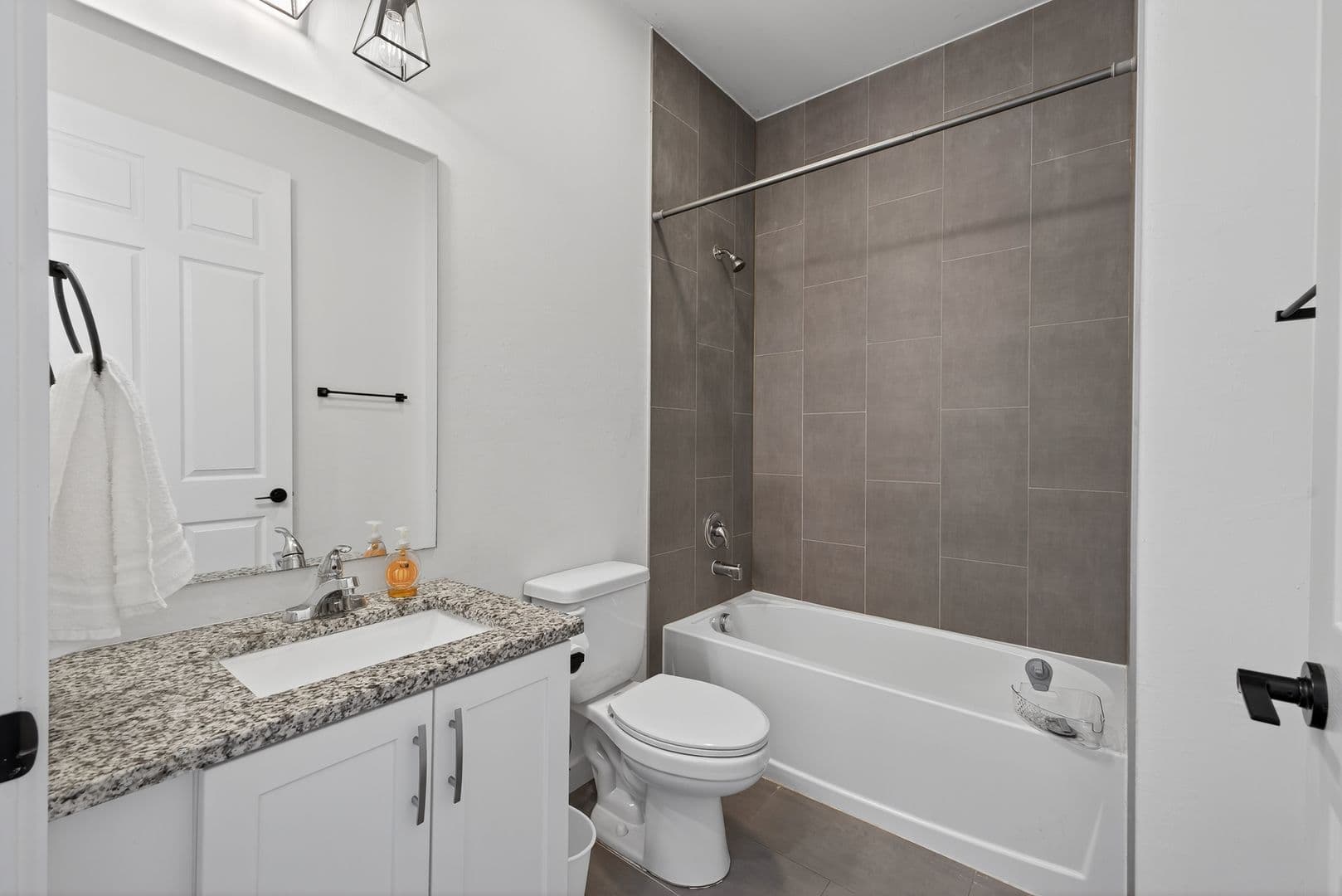 CAPE CORAL House: 204 NW 1ST ST