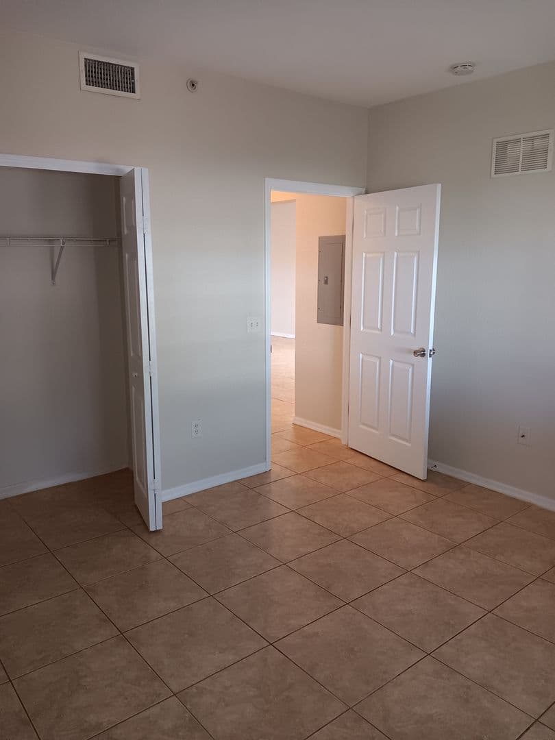 Cape Coral Apartment: 1328 SE 8th Ave