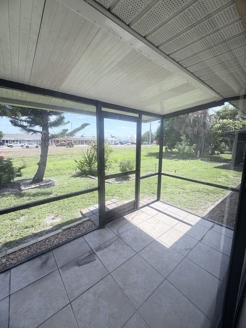 Cape Coral Apartment: 708 SE 47th St