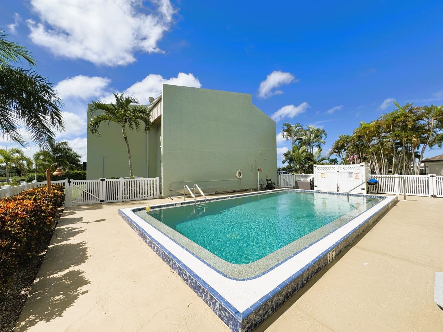 Punta Gorda Apartment: 1400 Mineo Dr