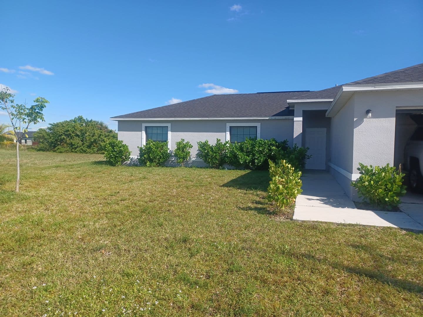 Cape Coral House: 637 NE 5th Ave