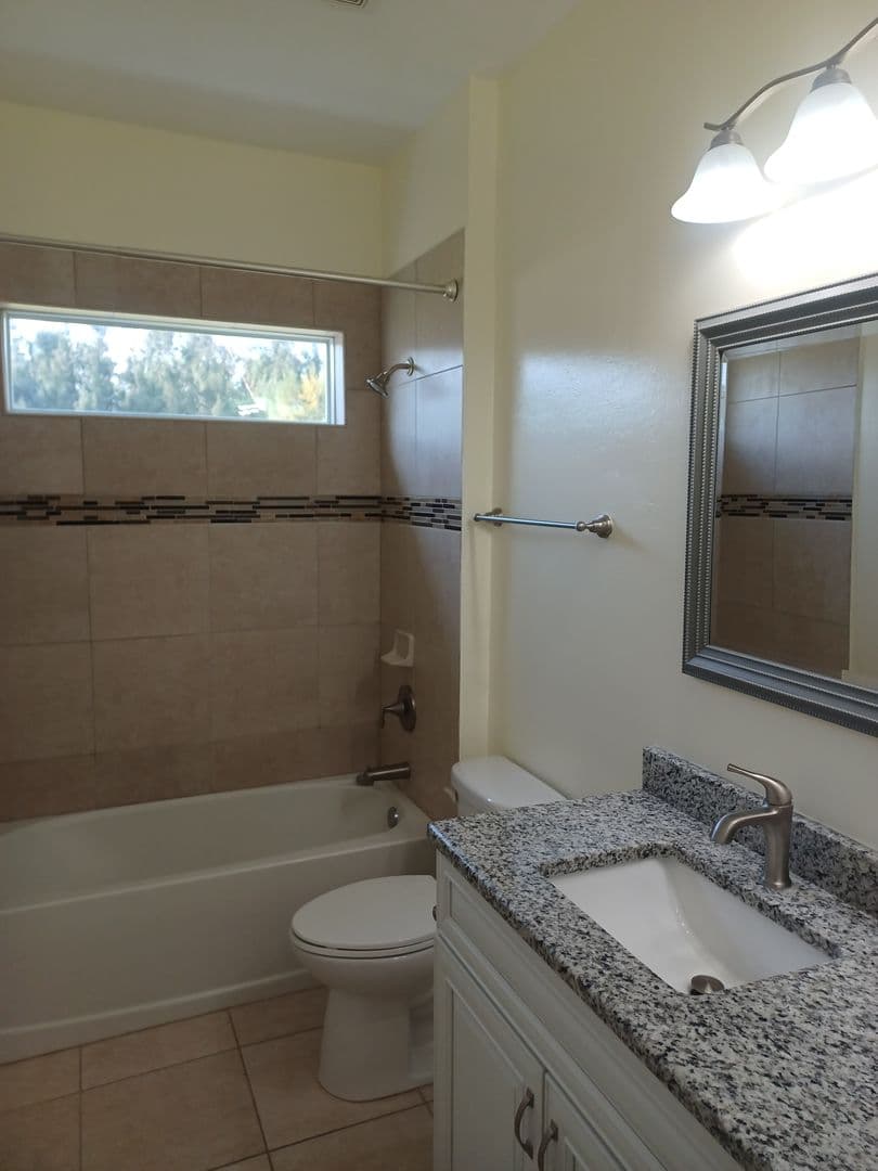 Cape Coral Multiplex: 1725 SW 32nd Terr - 1725 SW 32nd Terr