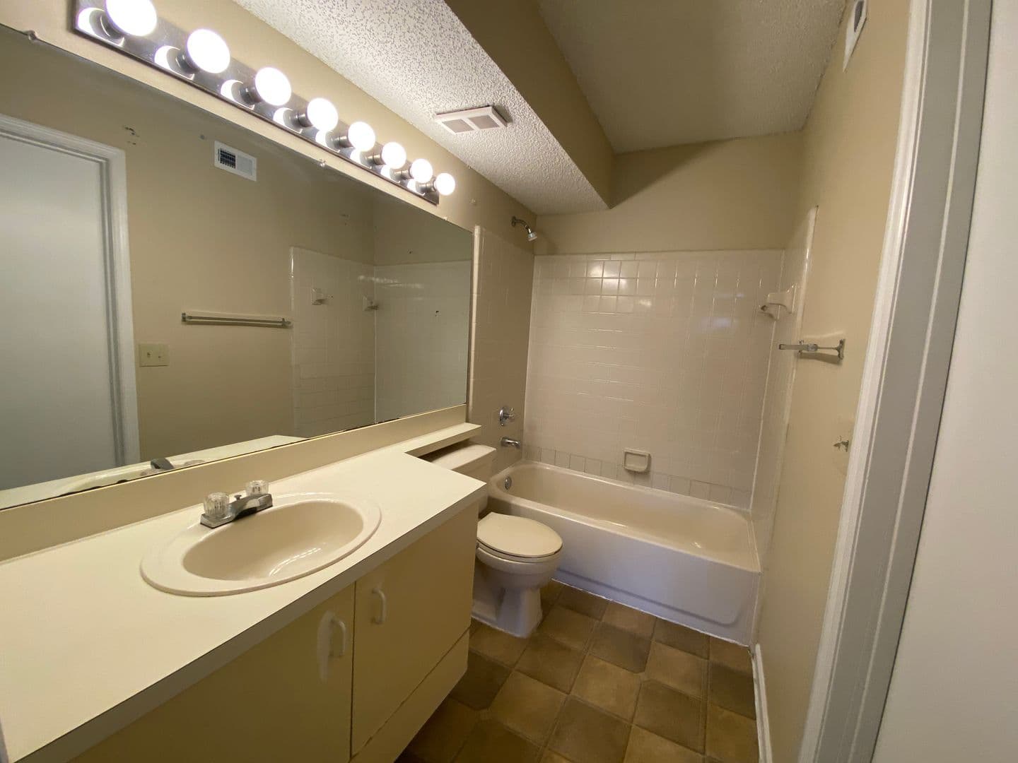 Fort Myers Apartment: 13525 Eagle Ridge Dr #634