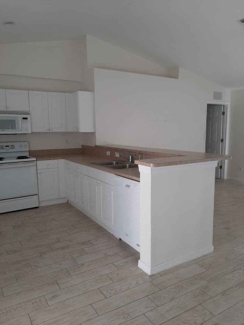 Cape Coral House: 1302 NW Juanita Place
