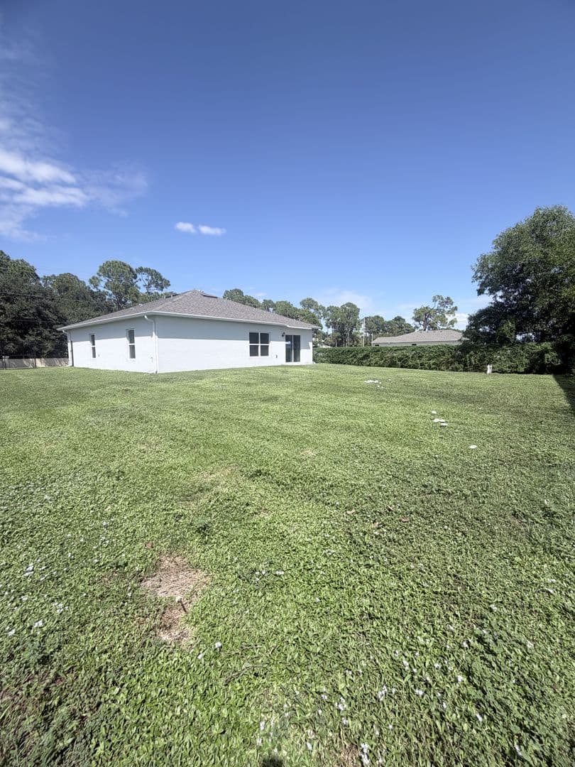 Cape Coral House: 328 Jacaranda Pkwy E
