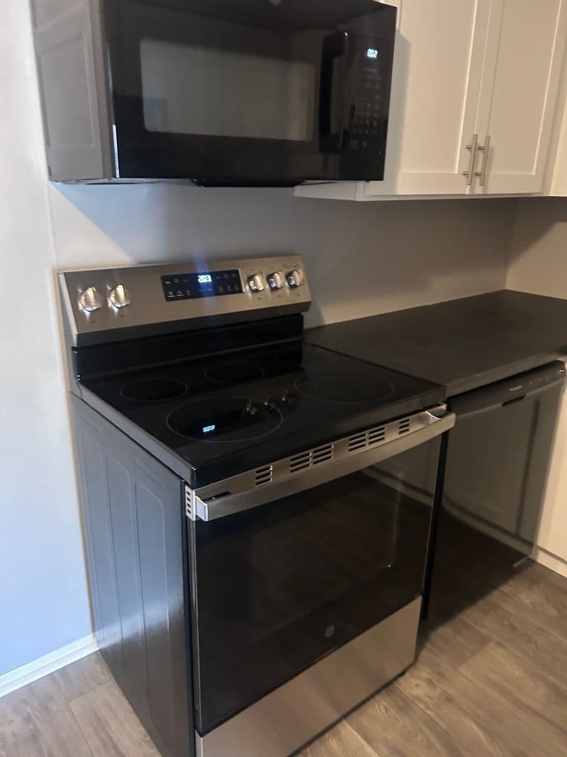 BIRMINGHAM Apartment: 2233-2457 E. MAPLE