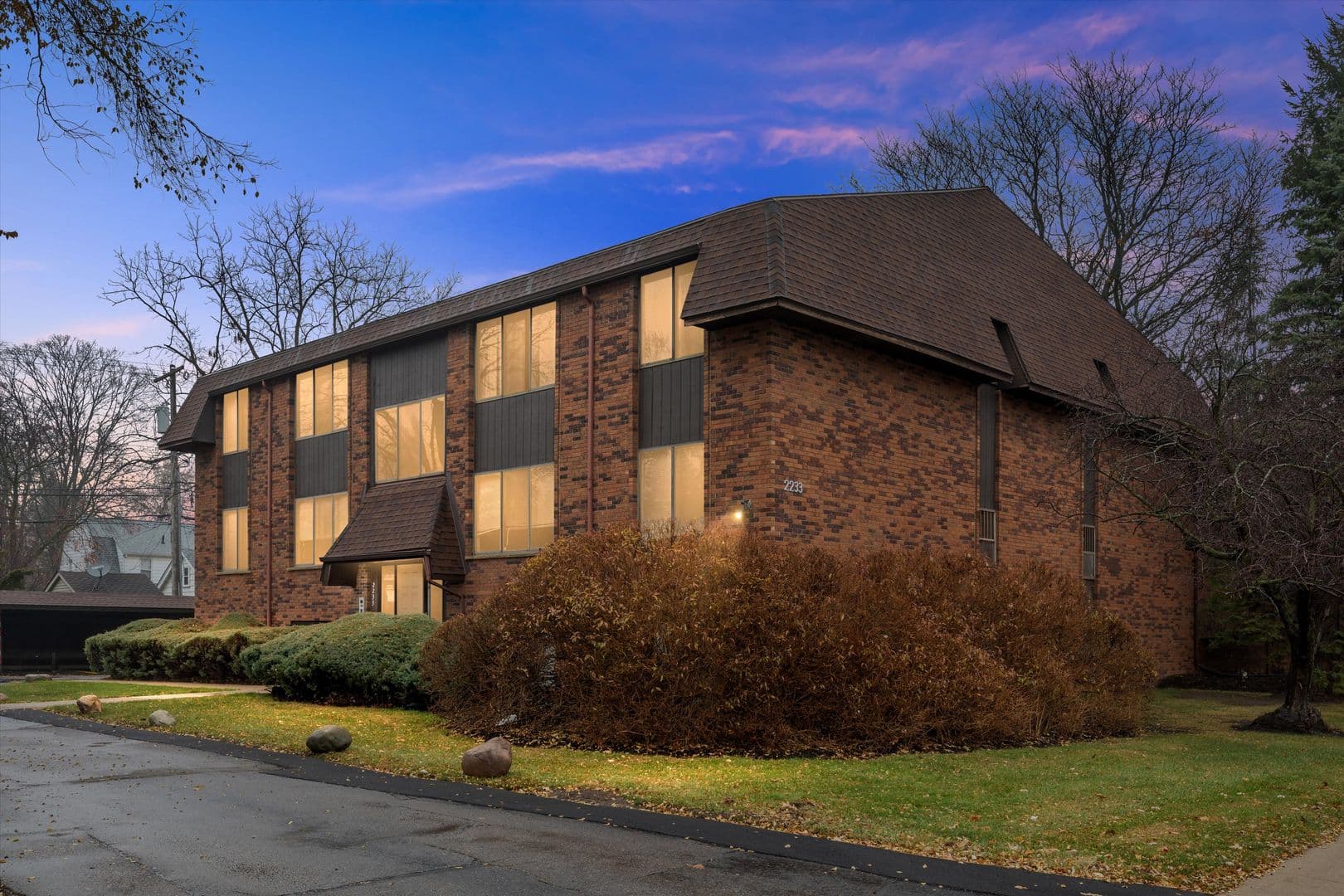 BIRMINGHAM Apartment: 2233-2457 E. MAPLE
