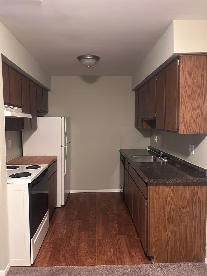 BIRMINGHAM Apartment: 2233-2457 E. MAPLE