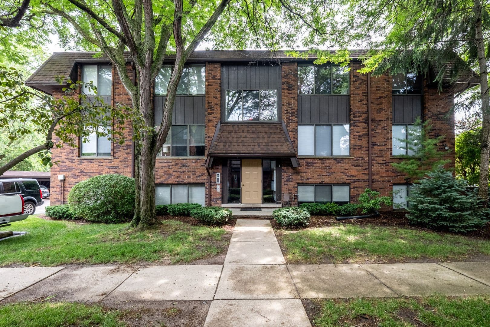 BIRMINGHAM Apartment: 2233-2457 E. MAPLE
