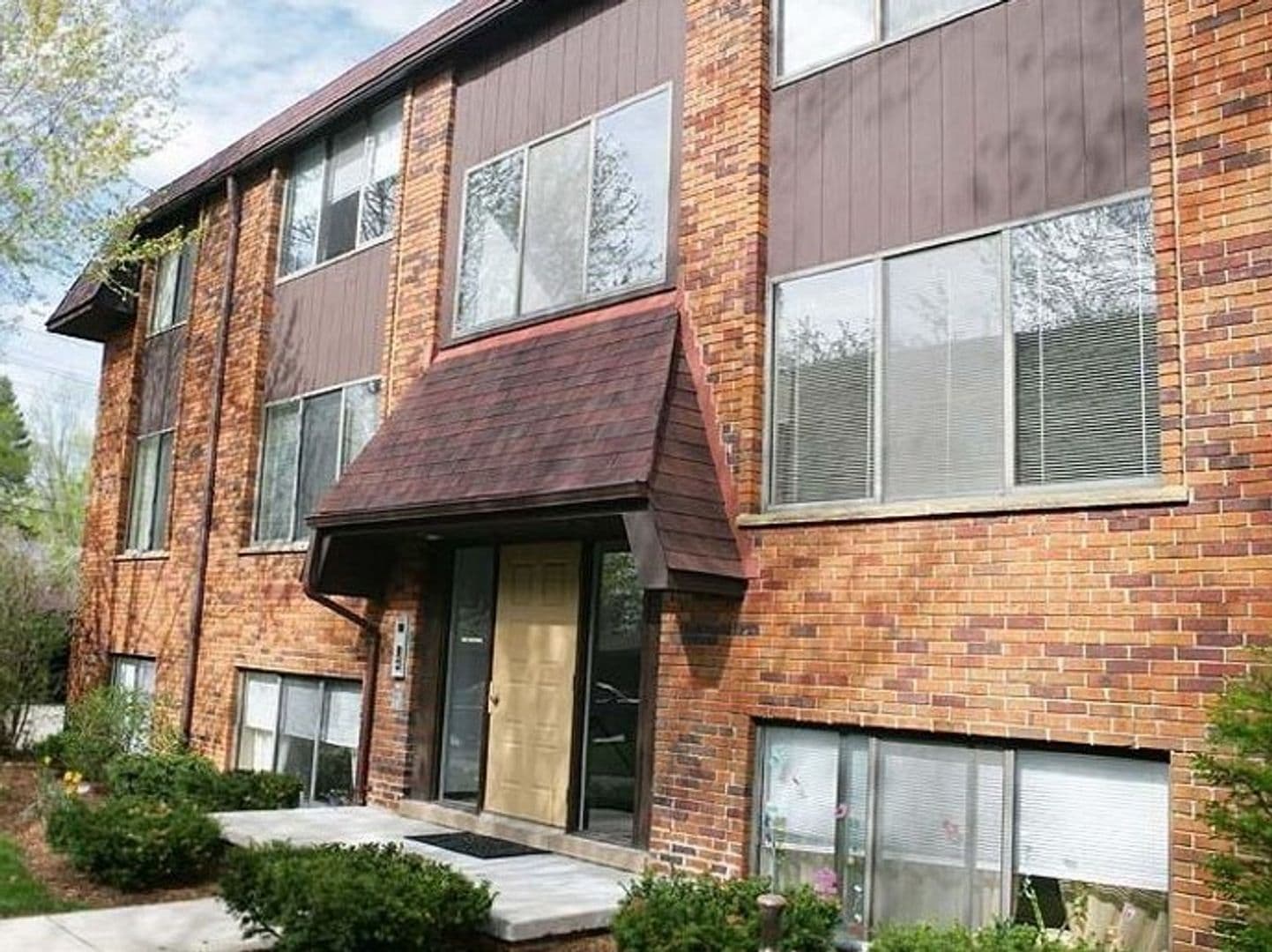 BIRMINGHAM Apartment: 2233-2457 E. MAPLE