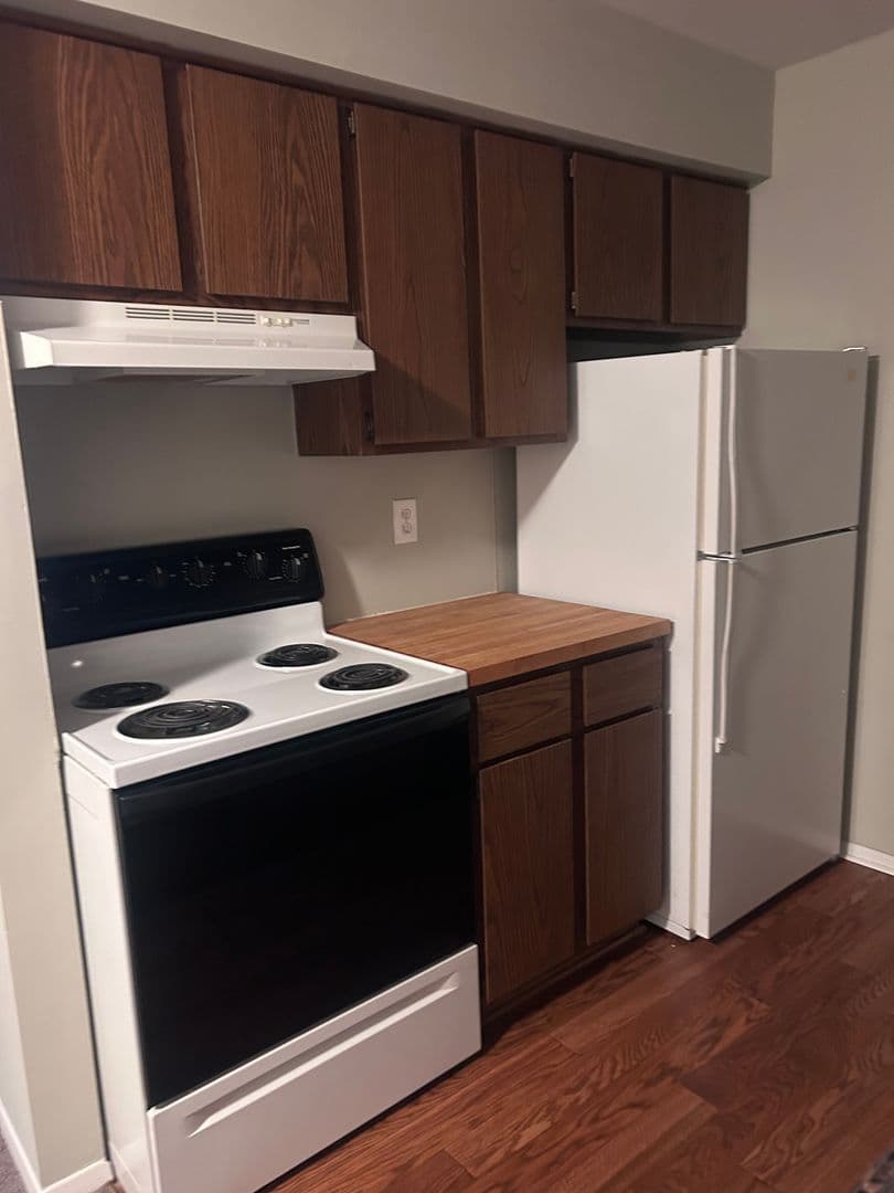 BIRMINGHAM Apartment: 2233-2457 E. MAPLE