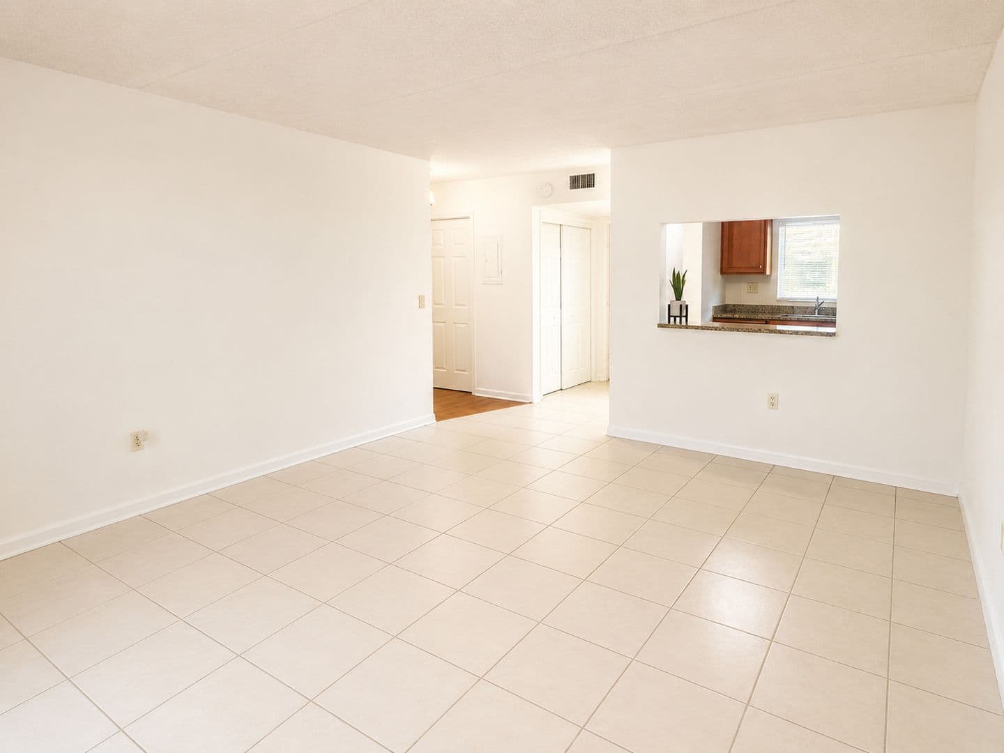 Tampa Condo: 2812 Somerset Park Dr, Unit 105