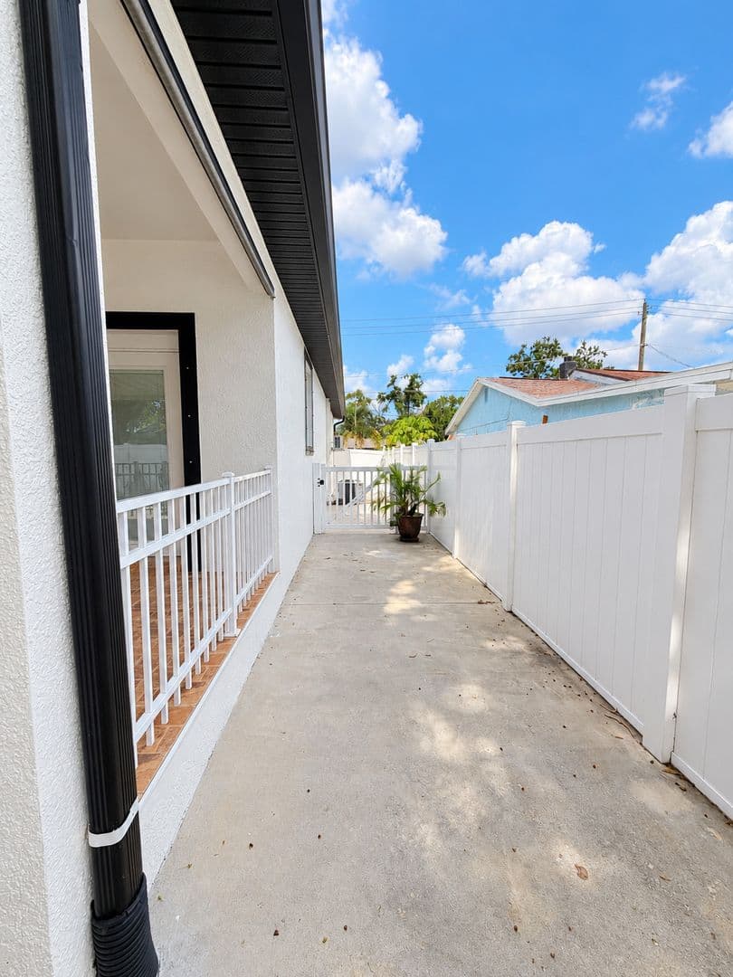 Tampa House: 1726 W Powhatan Ave