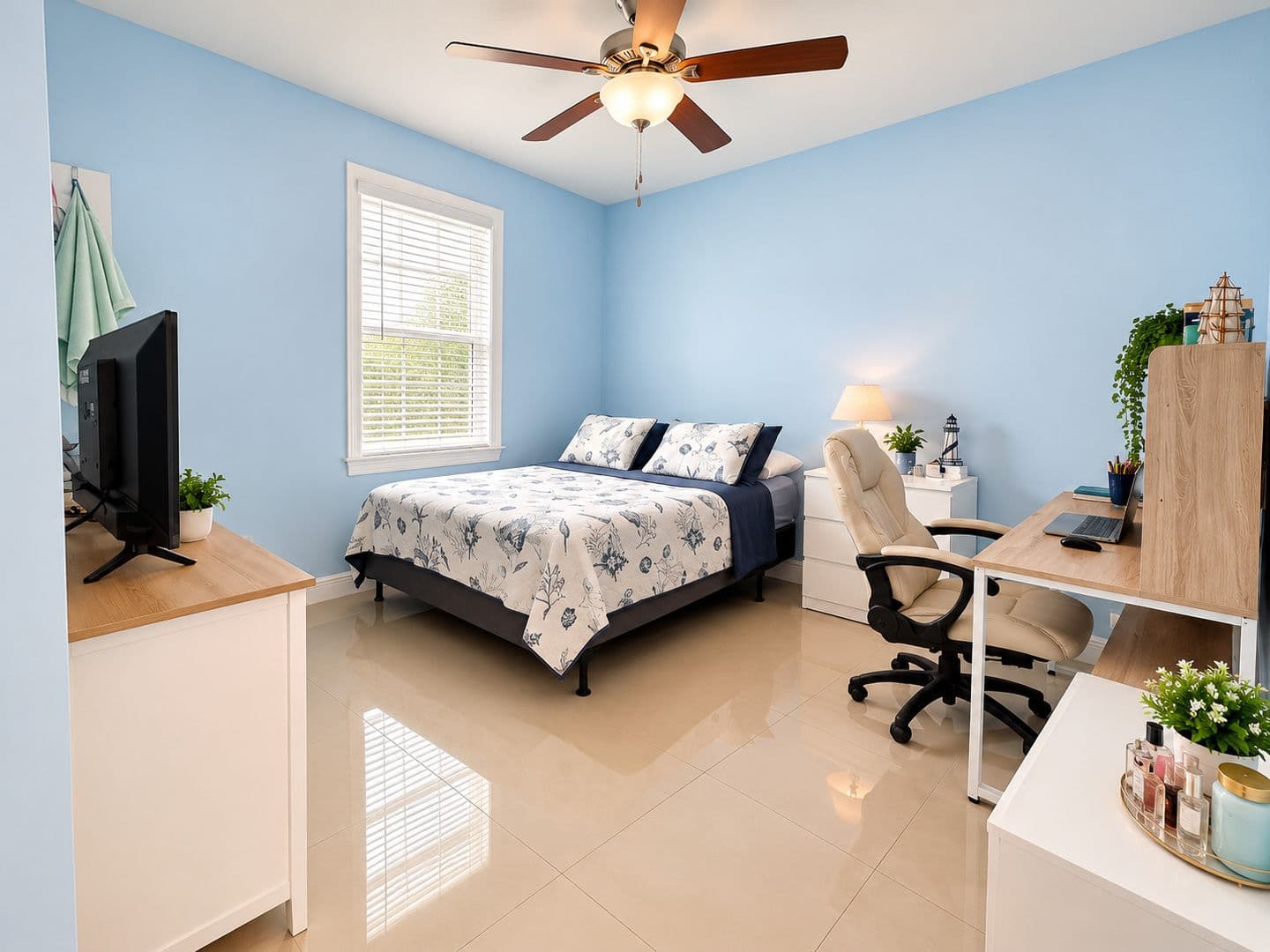 Tampa House: 1726 W Powhatan Ave