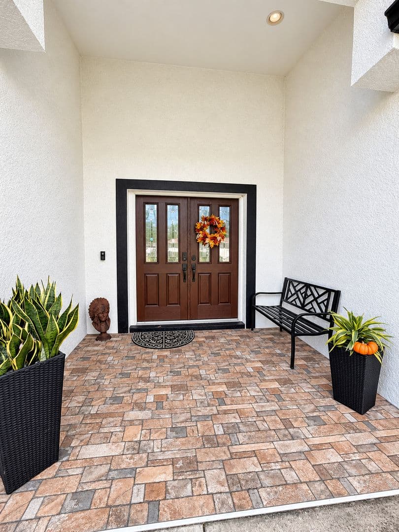 Tampa House: 1726 W Powhatan Ave
