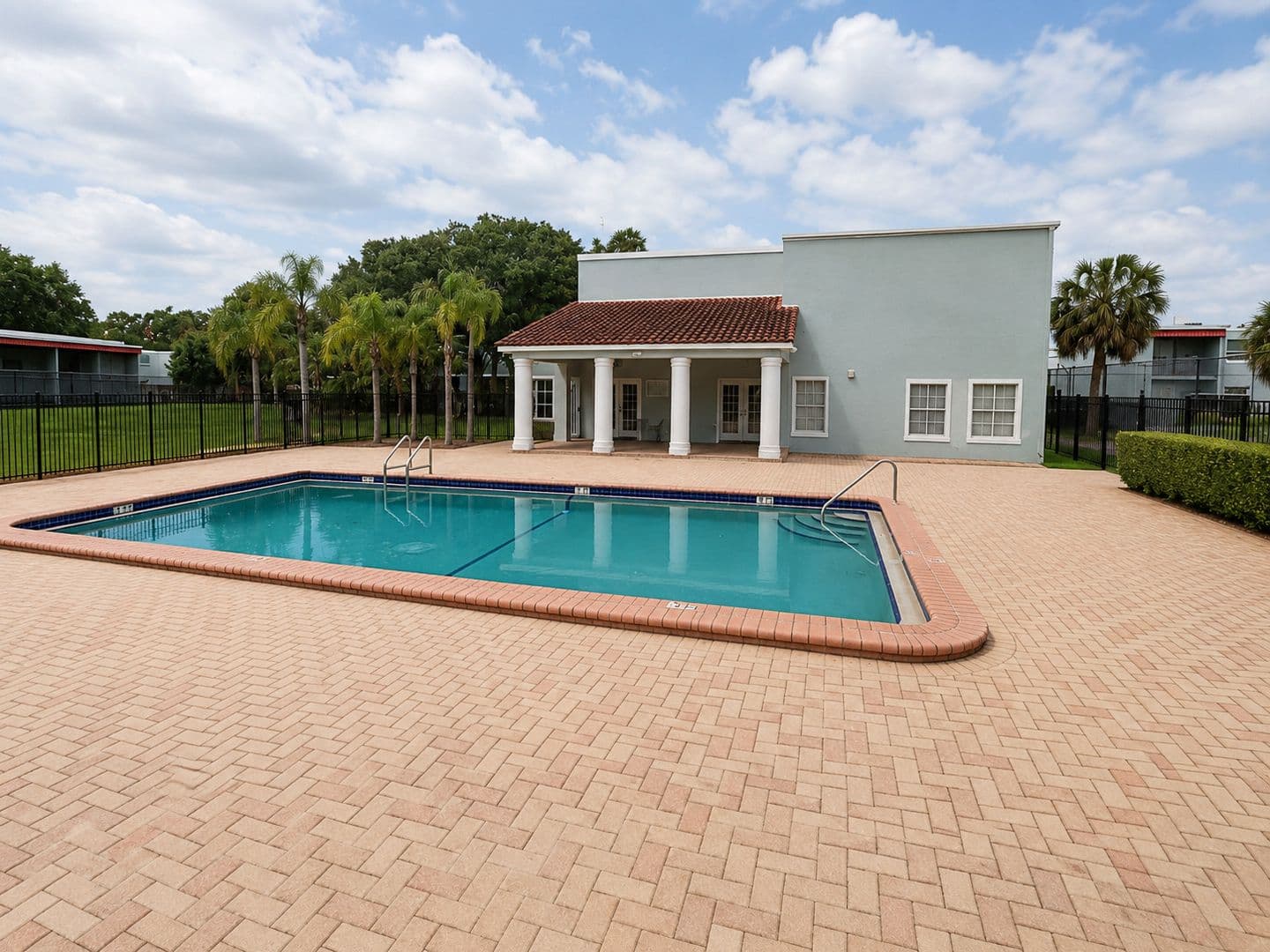 Tampa Condo: 2812 Somerset Park Dr, Unit 105