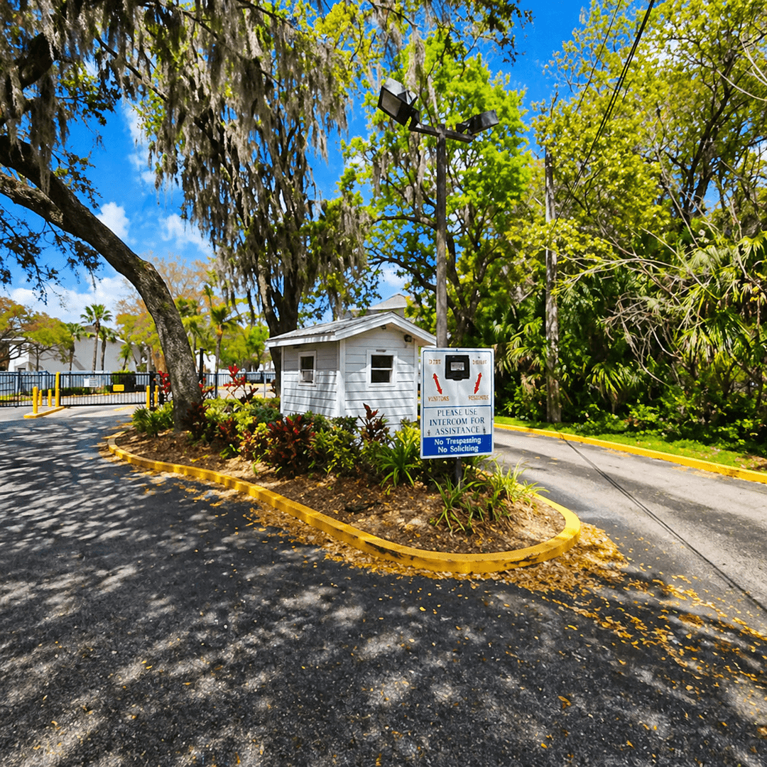 Tampa Condo: 7141 E Bank Dr
