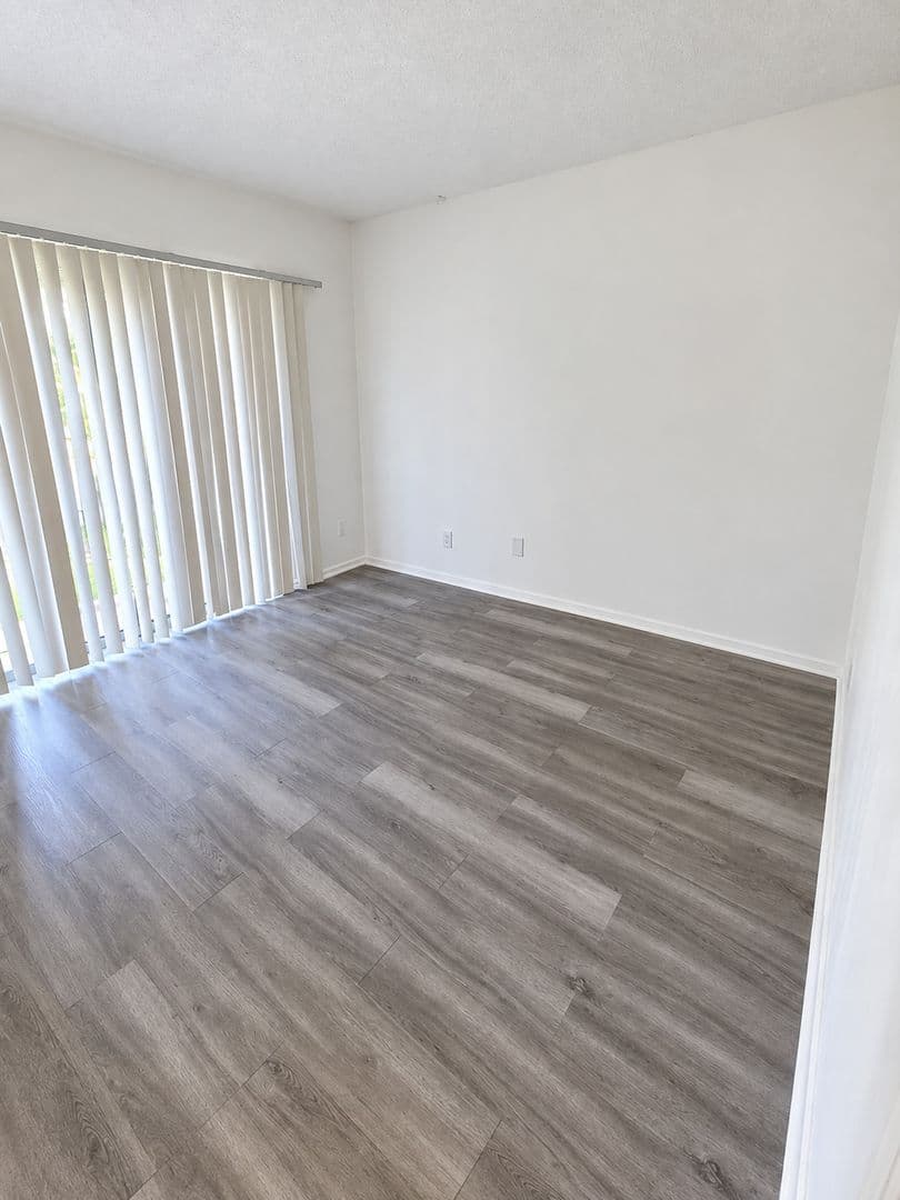 Tampa Condo: 7141 E Bank Dr