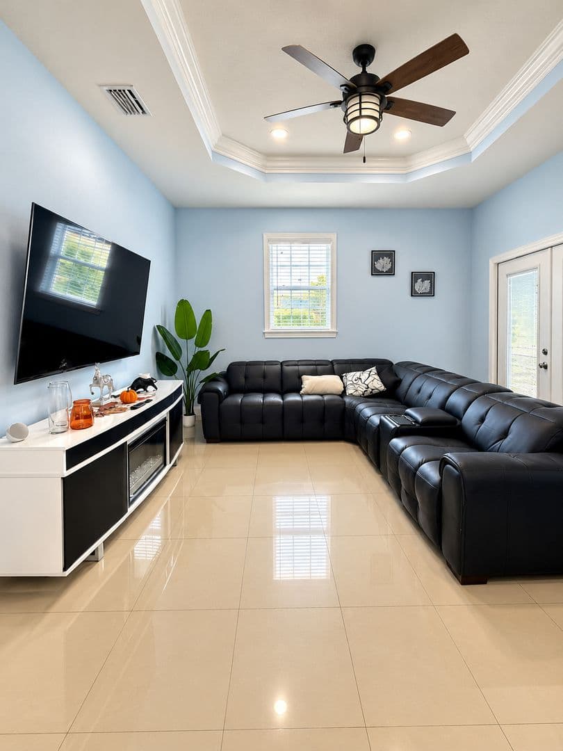 Tampa House: 1726 W Powhatan Ave