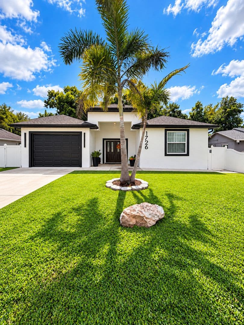 Tampa House: 1726 W Powhatan Ave