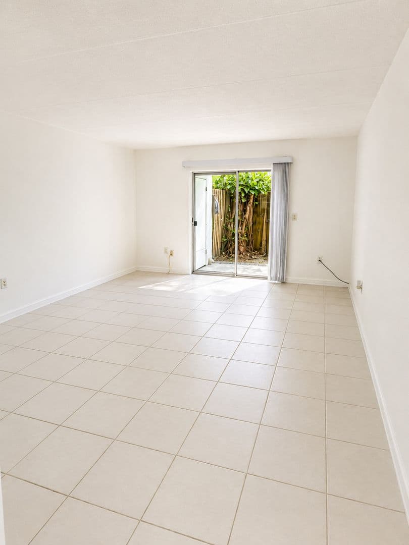Tampa Condo: 2812 Somerset Park Dr, Unit 105