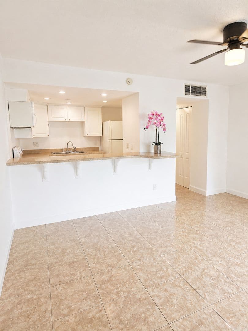 Tampa Condo: 5820 N Church Ave, Unit 112